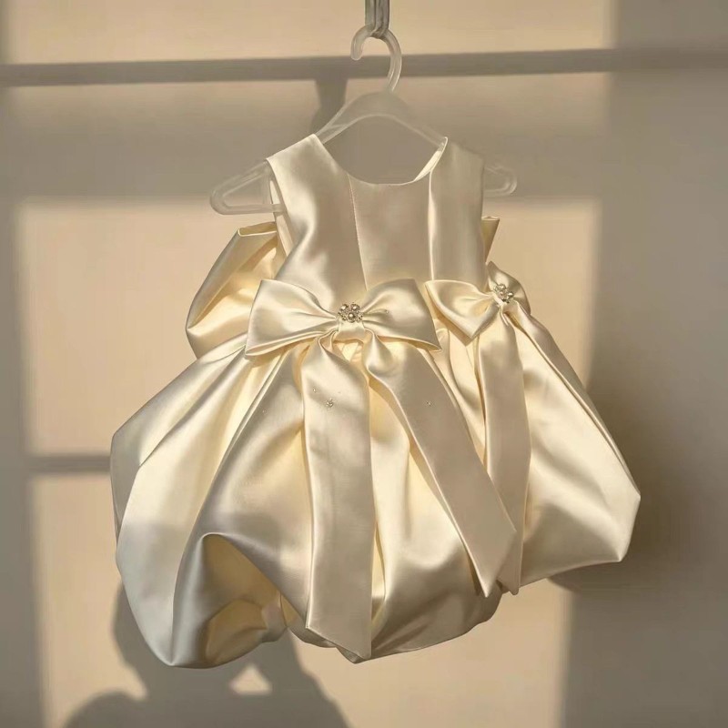 女孩子香槟色高级花苞裙礼服